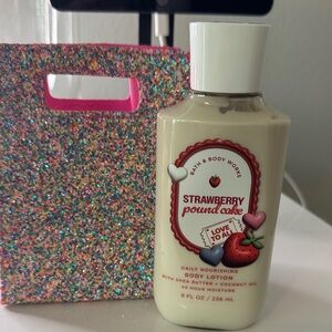 Bath & Body Works Strawberry Pound Cake Body Lotion - Cream